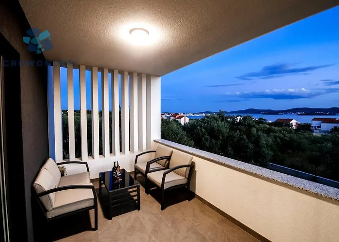 Crowonder Sun Dance With Heated Swimming Pool Seaview And Garden Sveti Filip i Jakov