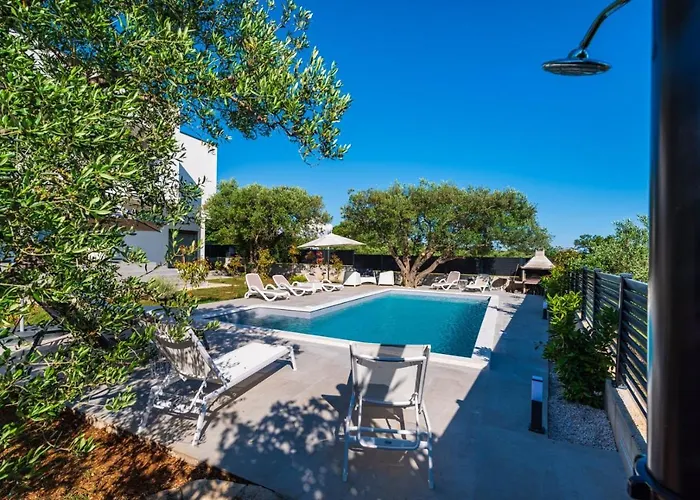 Crowonder Sun Dance With Heated Swimming Pool Seaview And Garden Διαμέρισμα