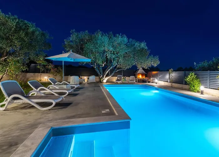 Crowonder Sun Dance With Heated Swimming Pool Seaview And Garden Sveti Filip i Jakov