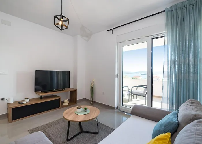 Crowonder Sun Dance With Heated Swimming Pool Seaview And Garden *