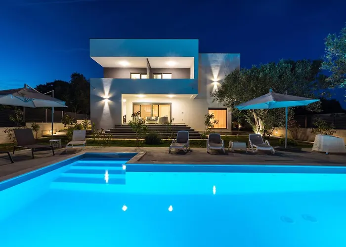 Crowonder Sun Dance With Heated Swimming Pool Seaview And Garden Sveti Filip i Jakov
